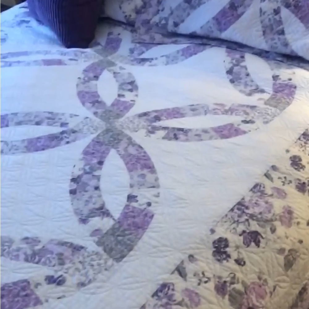 MARTHA STEWART FLORAL Quilt with   matching Shams🪻💐 - Picture 6 of 7